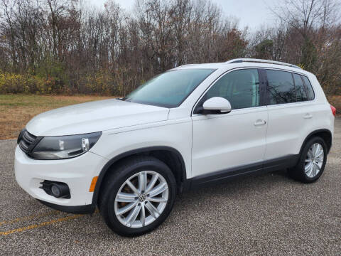 2012 Volkswagen Tiguan for sale at Akron Auto Center in Akron OH