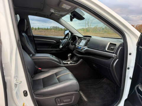 2017 Toyota Highlander SE