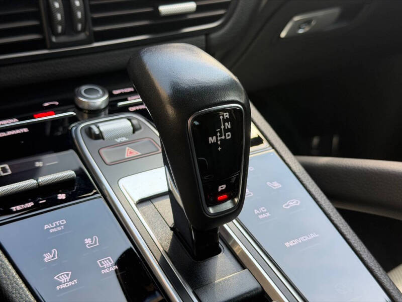 2023 Porsche Cayenne Platinum Edition