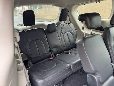 2017 Chrysler Pacifica Touring-L