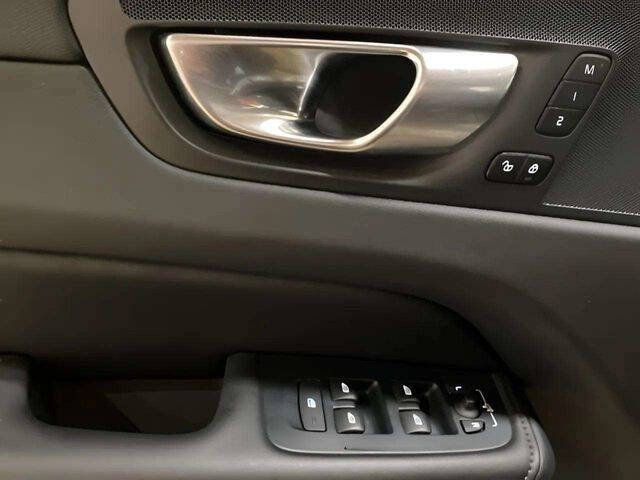 2025 Volvo XC60 B5 Core Dark Theme