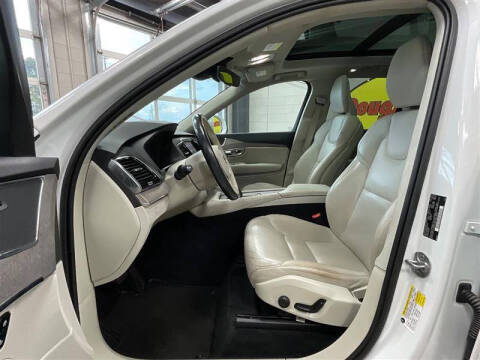 2023 Volvo XC90 B5 Plus Bright Theme