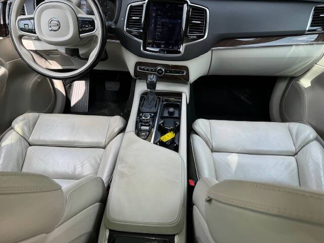 2016 Volvo XC90 T6 Momentum