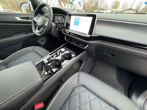 2026 Volkswagen Atlas Cross Sport SEL Premium R-Line 4Motion