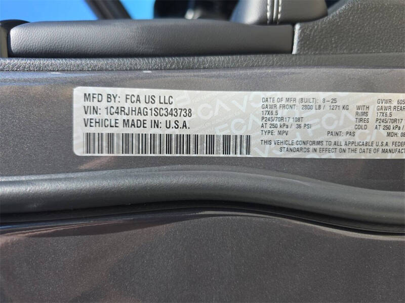 2025 Jeep Grand Cherokee Laredo