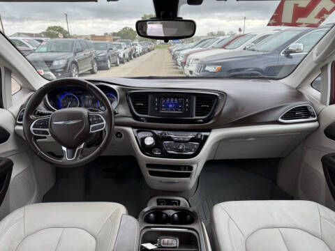 2017 Chrysler Pacifica Touring-L