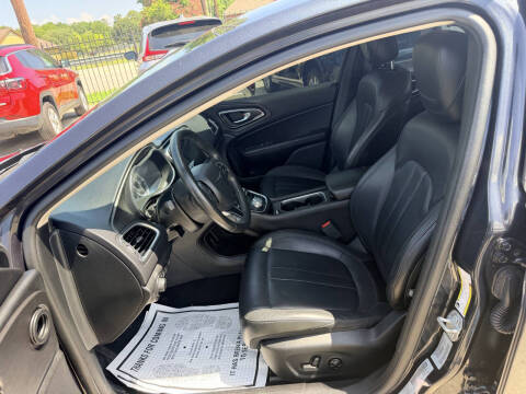 2017 Chrysler 200 Limited Platinum