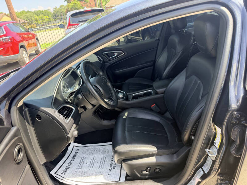 2017 Chrysler 200 Limited Platinum
