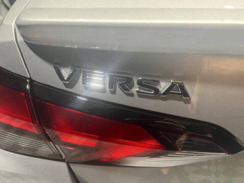 2025 Nissan Versa SR
