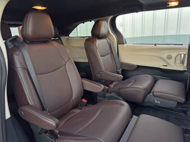 2024 Toyota Sienna Platinum 7-Passenger