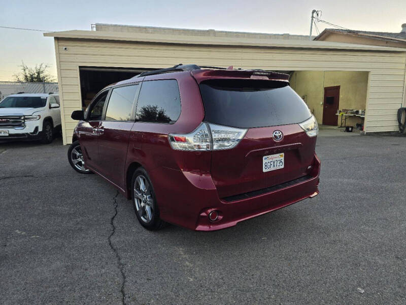 2019 Toyota Sienna SE Premium 8-Passenger