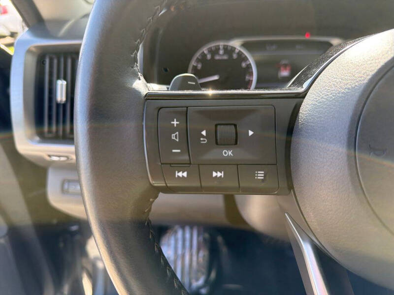 2022 Nissan Pathfinder SL