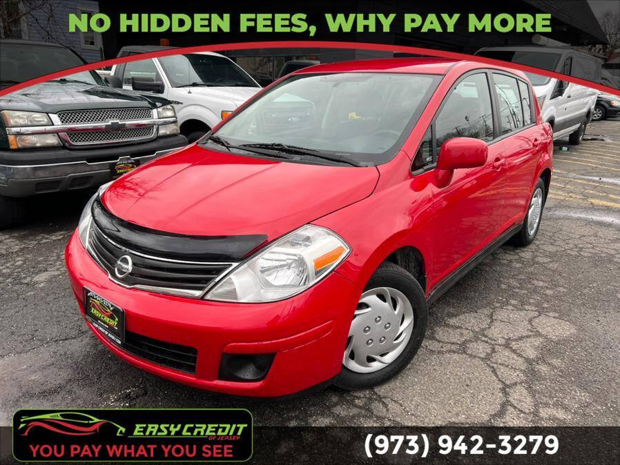 2011 nissan versa red