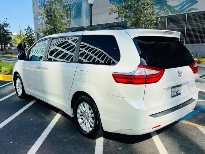 2017 Toyota Sienna XLE 8-Passenger