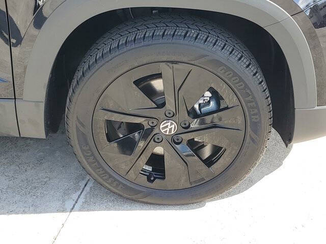 2025 Volkswagen Taos SE