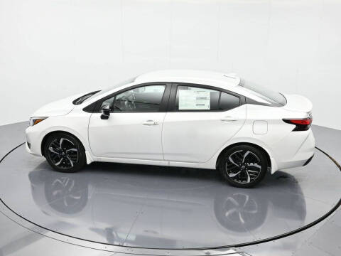 2025 Nissan Versa SR