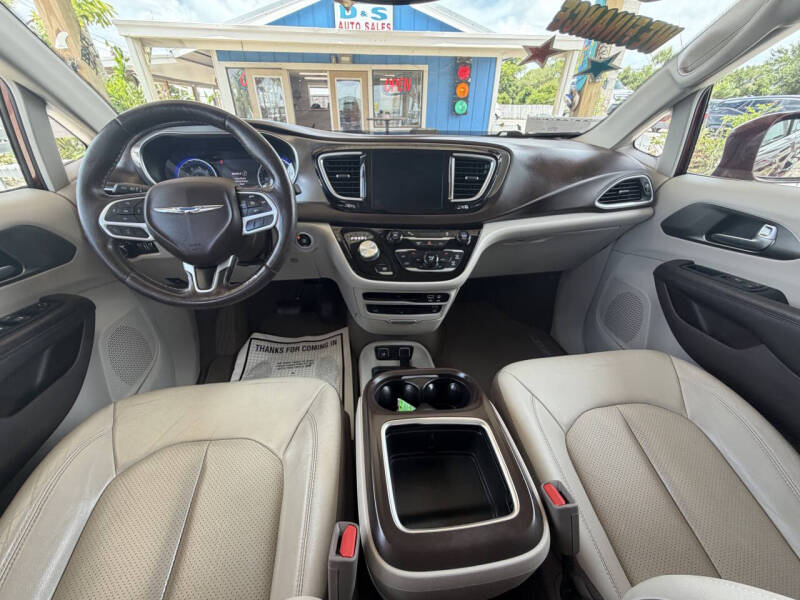 2017 Chrysler Pacifica Touring-L Plus