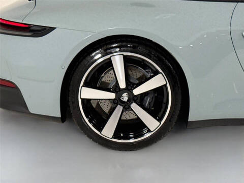 2025 Porsche 911 Carrera