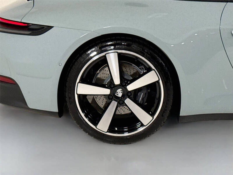 2025 Porsche 911 Carrera