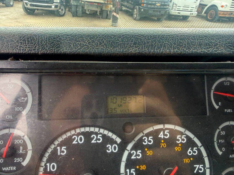 2002 Freightliner FL70