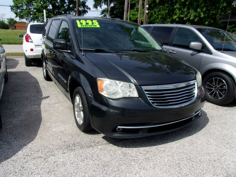 2012 Chrysler Town & Country Touring photo 3