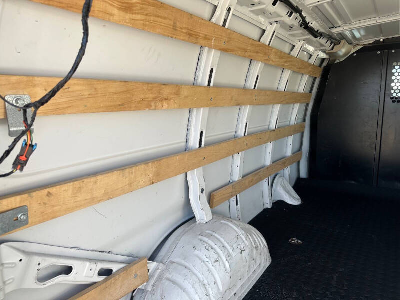 2022 GMC Savana 2500