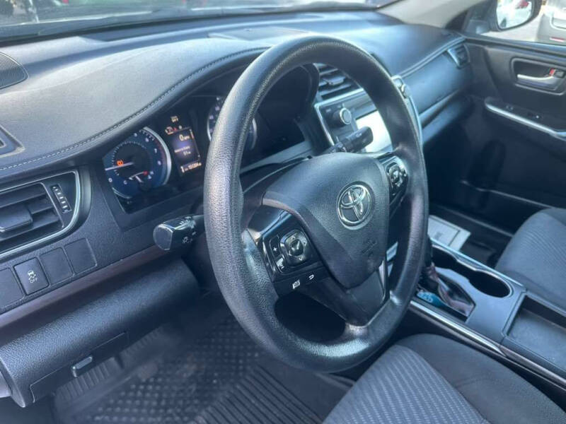 2017 Toyota Camry LE