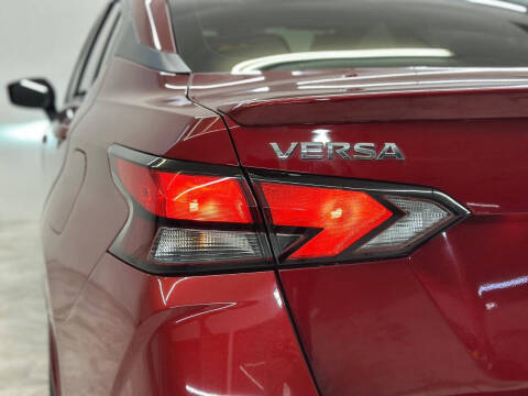 2022 Nissan Versa SR