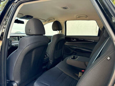2019 Kia Sorento LX