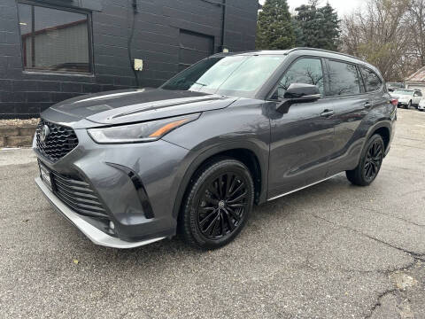 2023 Toyota Highlander for sale at Efkamp Auto Sales on 2nd in Des Moines IA