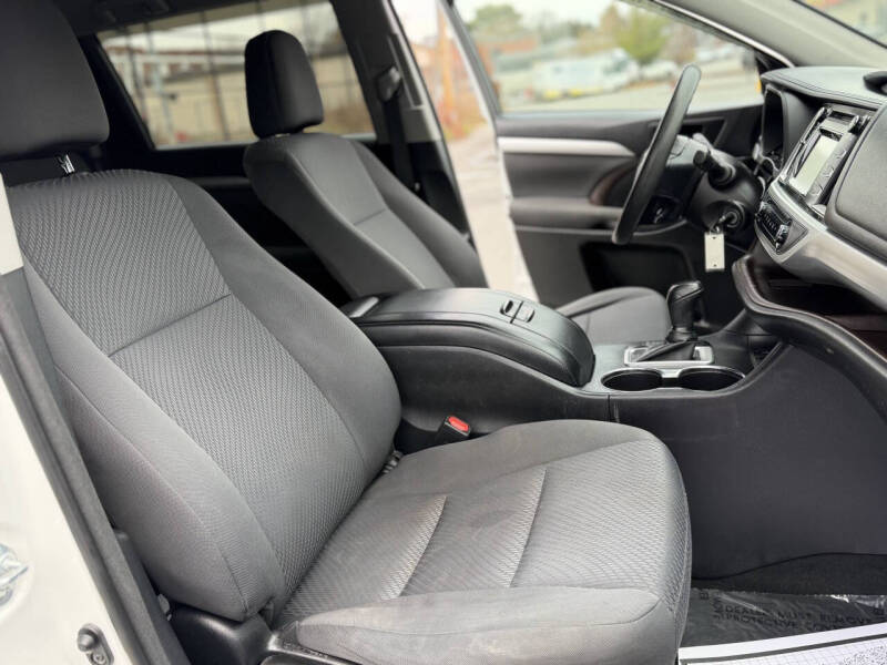 2016 Toyota Highlander LE