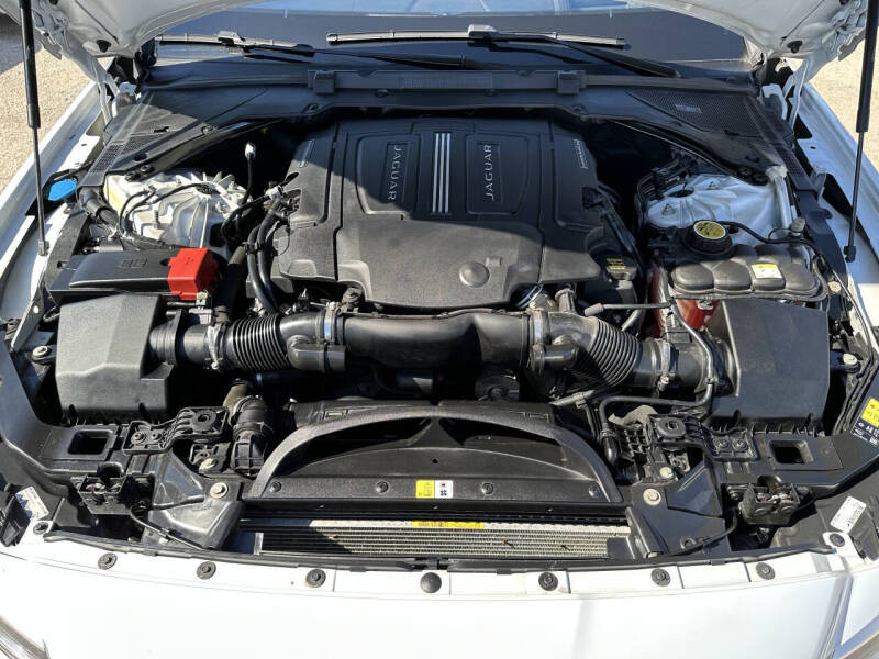 2016 Jaguar XF R-Sport