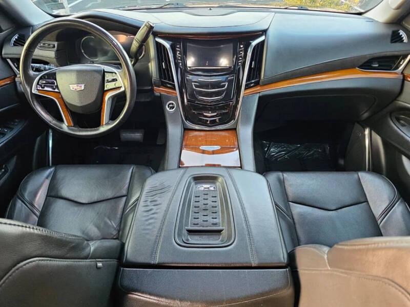 2017 Cadillac Escalade Luxury