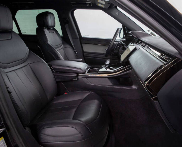 2025 Land Rover Range Rover Sport P360 SE