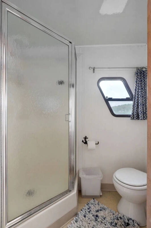 2000 FUN COUNTRY HOUSE BOAT