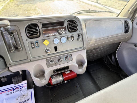 2018 Freightliner M2 106