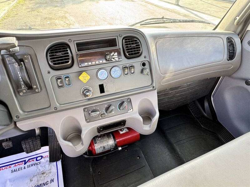 2018 Freightliner M2 106