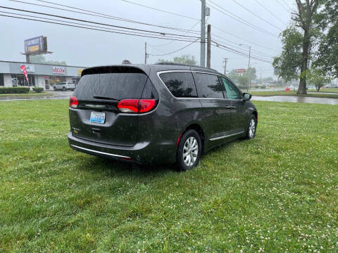 2017 Chrysler Pacifica Touring-L