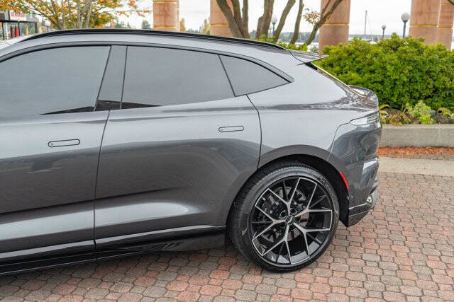 2024 Aston Martin DBX 707