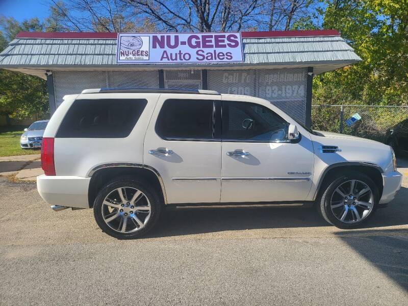 2011 Cadillac Escalade for sale at Nu-Gees Auto Sales LLC in Peoria IL