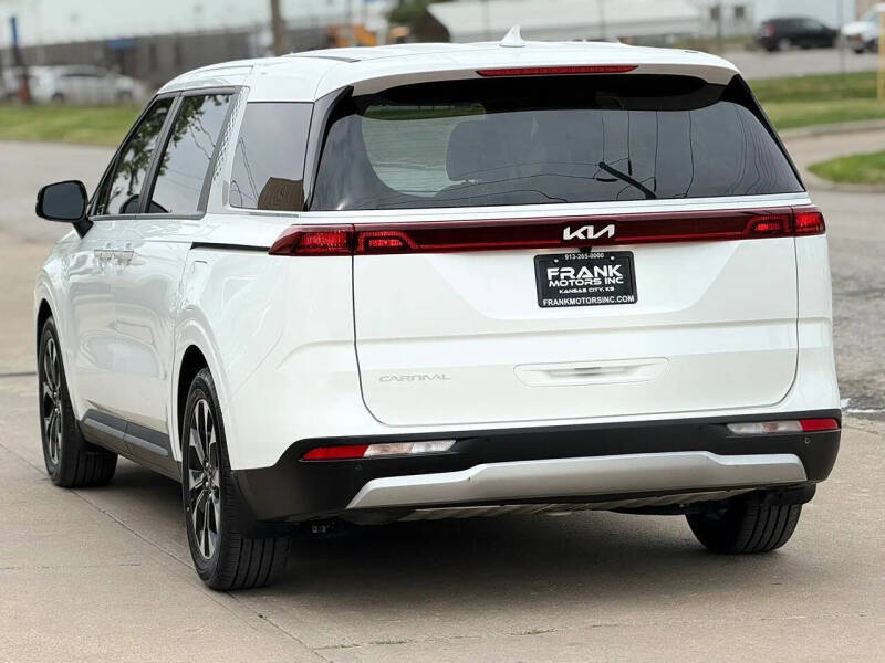 2024 Kia Carnival EX
