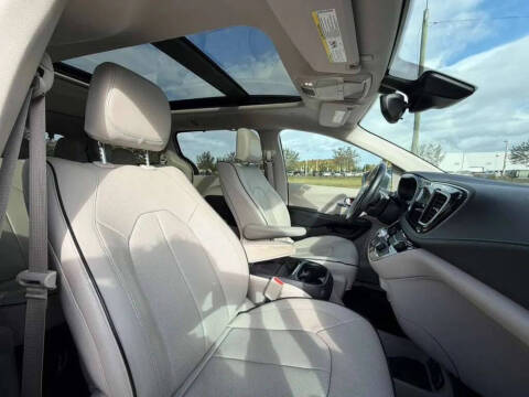 2017 Chrysler Pacifica Hybrid Platinum