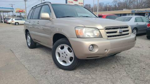 2004 Toyota Highlander for sale at GLADSTONE AUTO SALES    GUARANTEED CREDIT APPROVAL in Gladstone MO