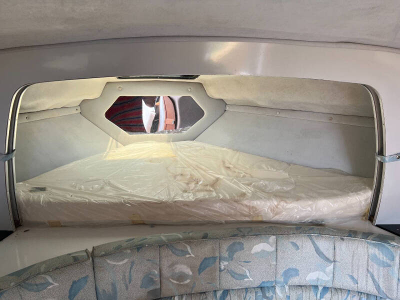 1990 Regal Commodore 265 Cabin Cruiser