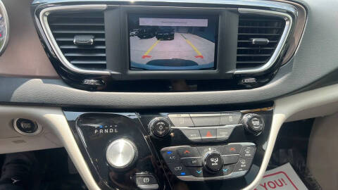 2022 Chrysler Voyager LX