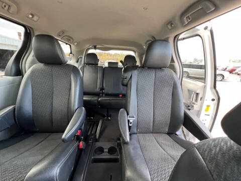 2014 Toyota Sienna SE 8-Passenger