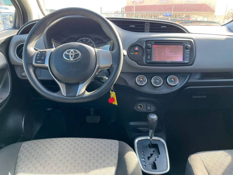 2015 Toyota Yaris 5-Door LE