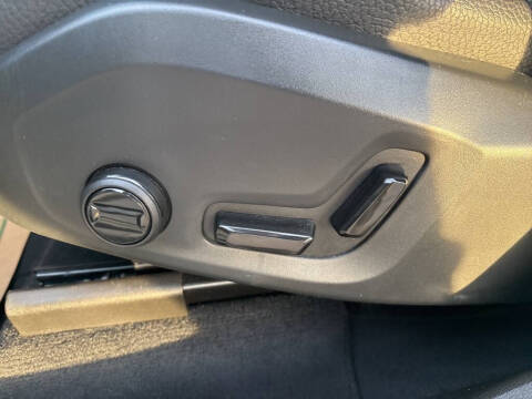 2025 Volvo XC60 B5 Plus Dark Theme