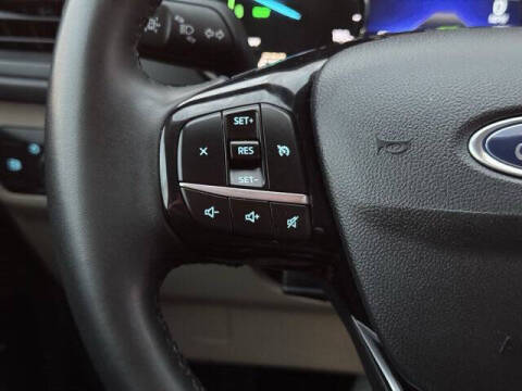 2022 Ford Escape Hybrid SE