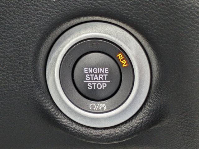 2025 Chrysler Voyager LX